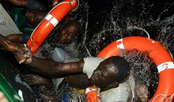 La preghiera laica del migrante: nostra patria è una barca, un guscio aperto