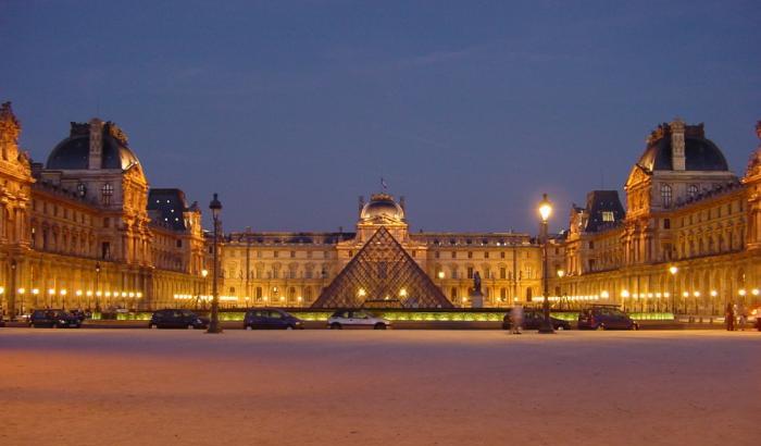 Il Louvre supera i 10 milioni di ingressi: prima volta per un museo