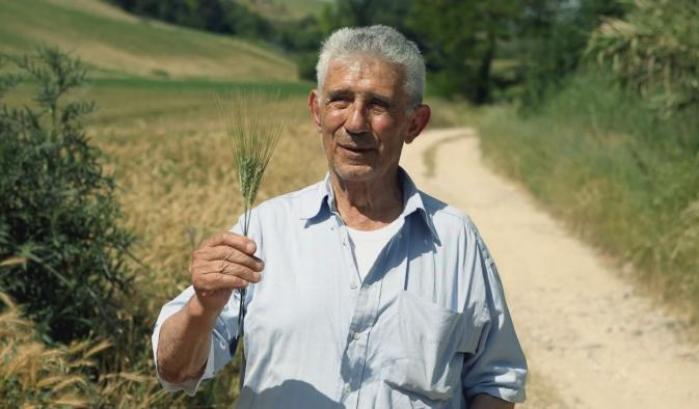 Di Ruscio, quando il poeta in fabbrica "è straniero e puzza"