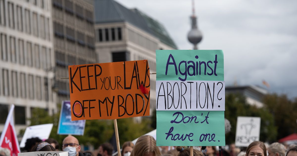 In Germania cade una delle ultime leggi naziste: quella sull’aborto
