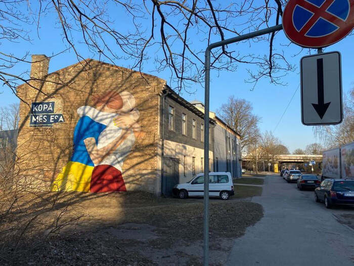 Ucraina, il murales diventato virale in Lettonia