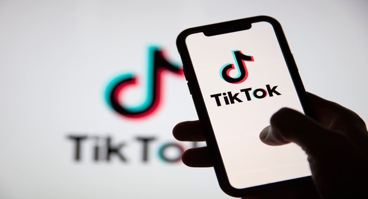 TikTok contro gli esiti indesiderati degli effetti estetici: limiti per gli under 18