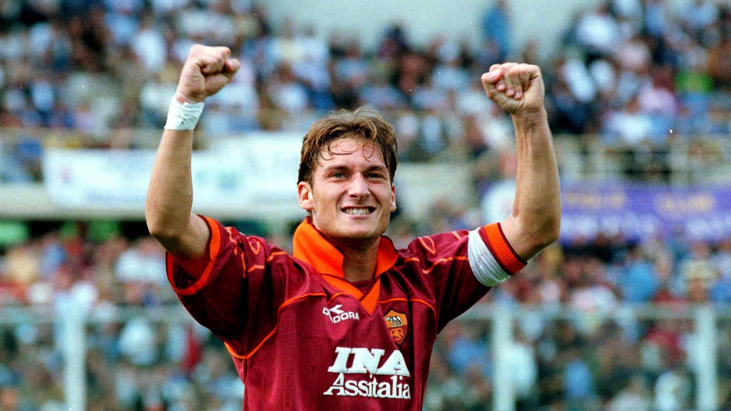 Totti sulla chiusura dei cinema a Roma: "Dobbiamo far risorgere questa città, non distruggerla"