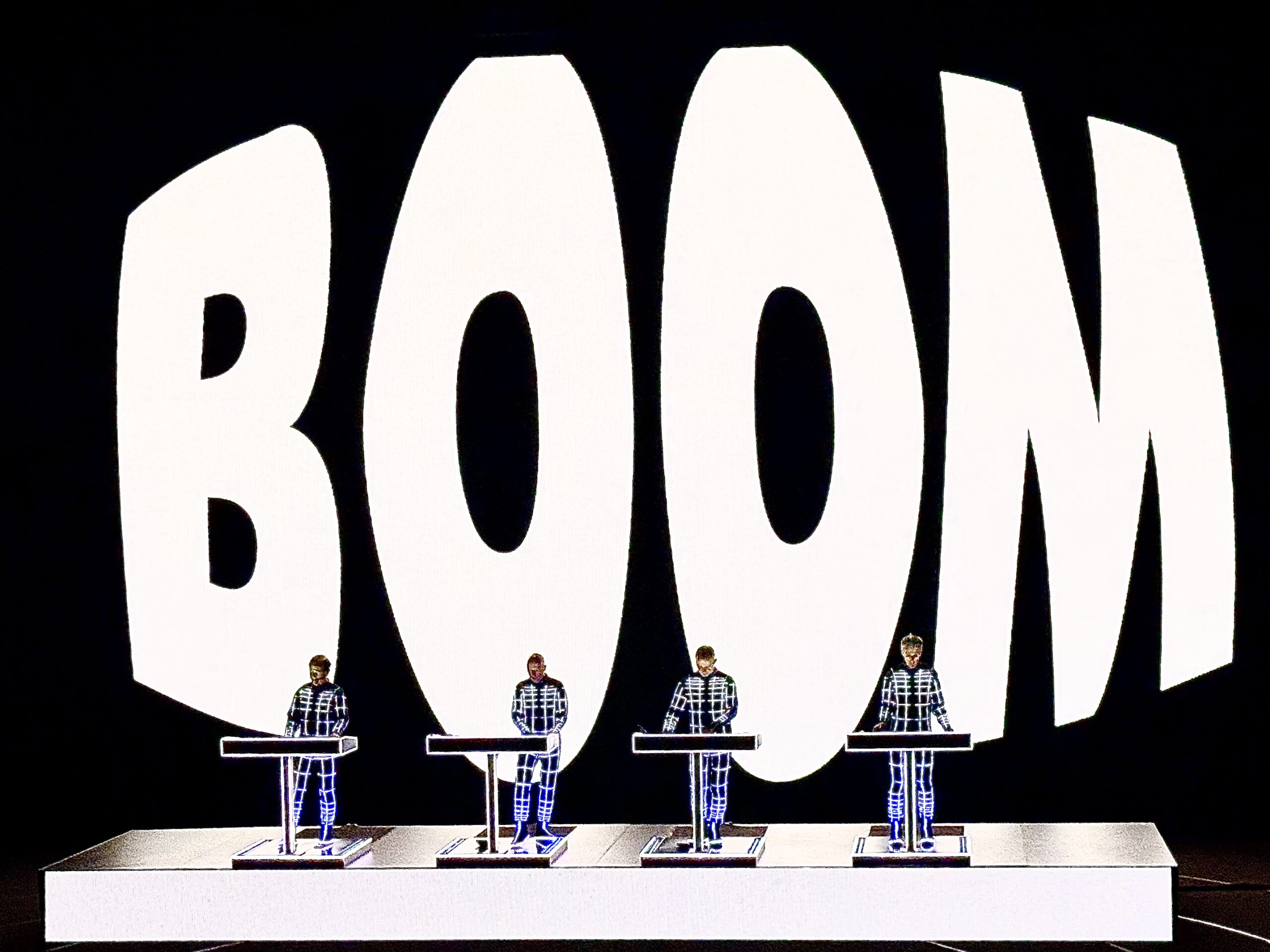 Kraftwerk: i pionieri della musica elettronica tornano in Italia