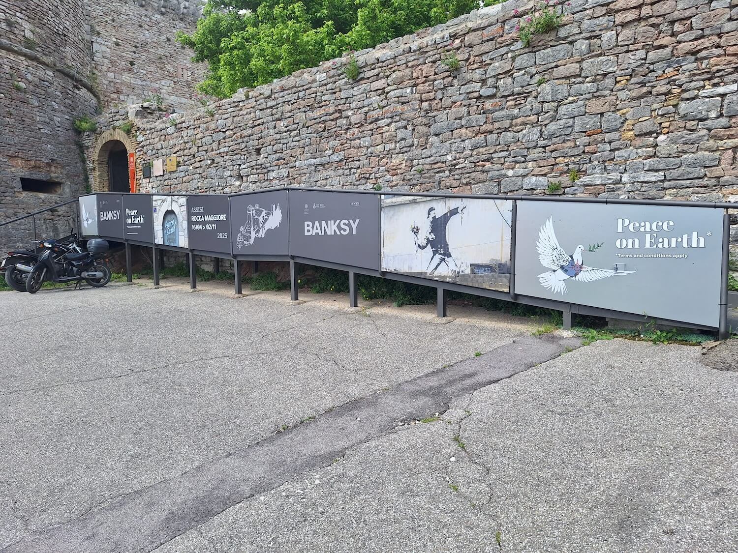 Bansky ad Assisi, registrati numeri record