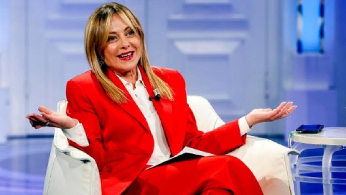 Meloni tenta di smarcarsi dalle nefandezze del fascismo