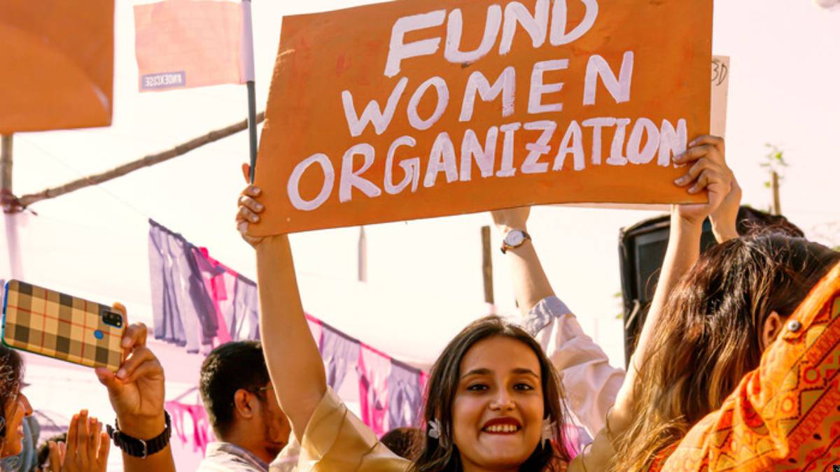 Tagli agli aiuti umanitari, a rischio milioni di donne: UN Women Italia rilancia con il fundraising