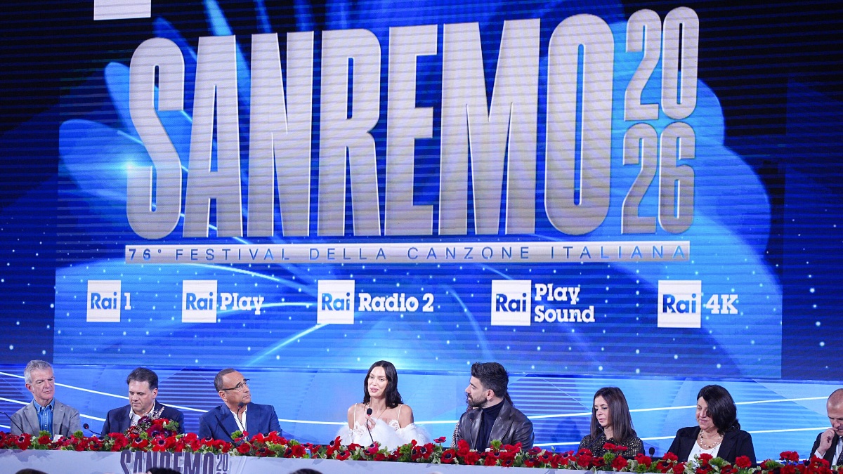 IMG_4555 Conti schiva le polemiche e "pedala" verso la terza serata