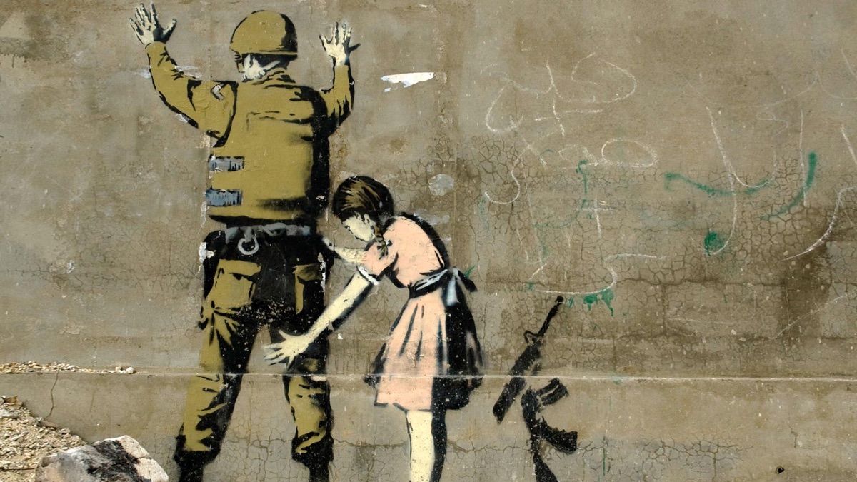 Il mistero di Banksy: dalle macerie dell'Ucraina al vero volto dell'artista più misterioso del mondo