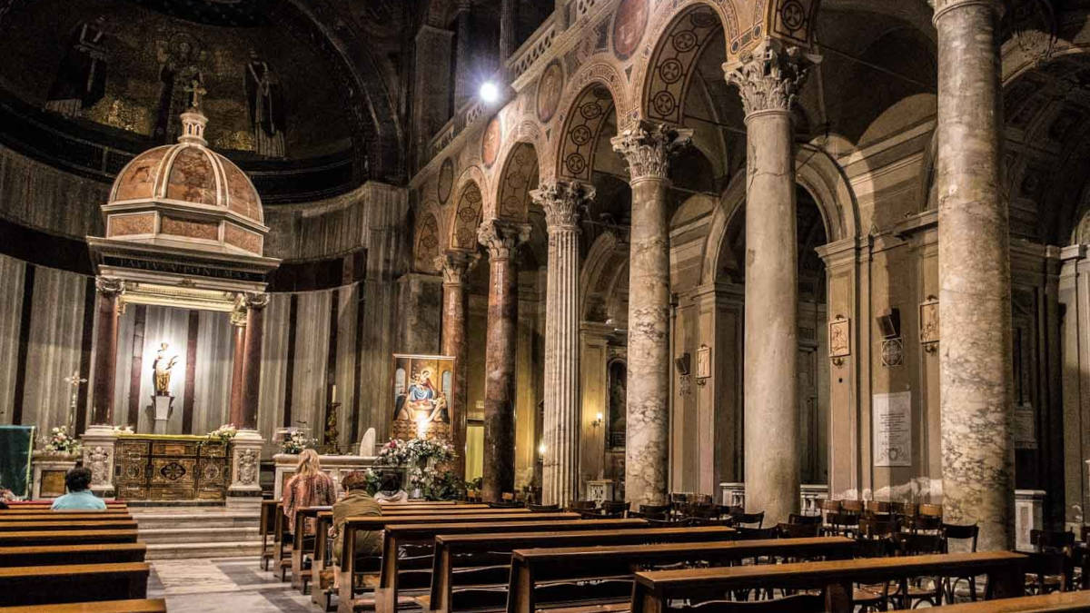 Interno della Basilica di Sant'Agnese fuori dalle mura di Roma
