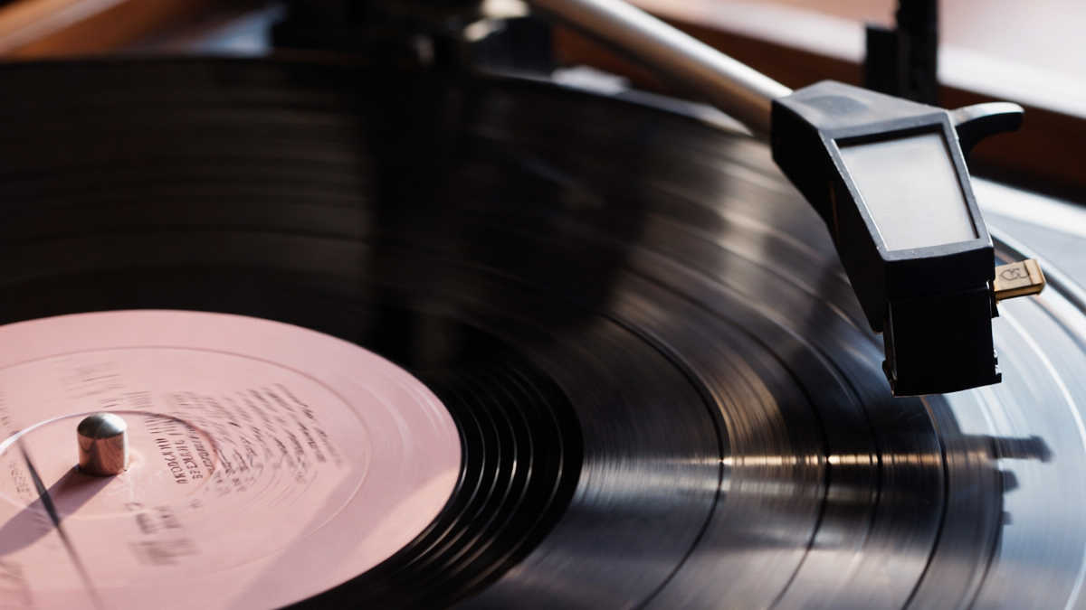 Vinile: boom nel 2025 con un aumento del 24%