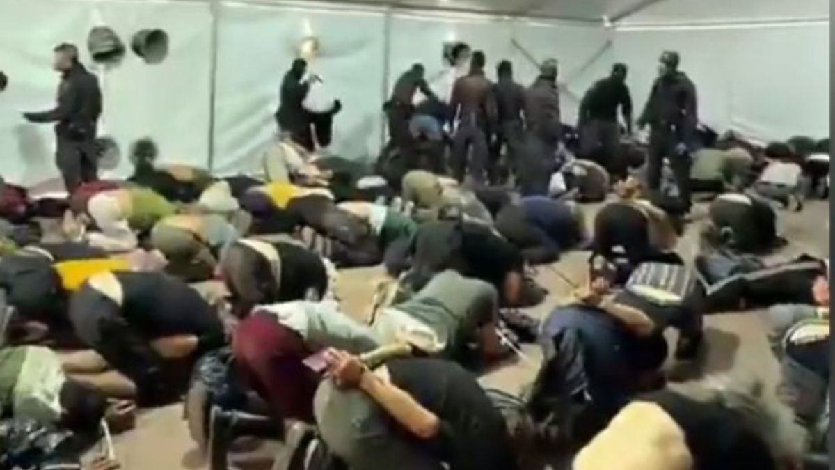 Attivisti in ginocchio e faccia a terra: "Benvenuti in Israele, siamo noi i padroni di casa" provoca  Ben Gvir
