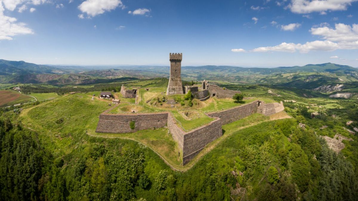La Posta Letteraria torna a Radicofani: libri, incontri e grandi ospiti nel cuore della Val D'Orcia
