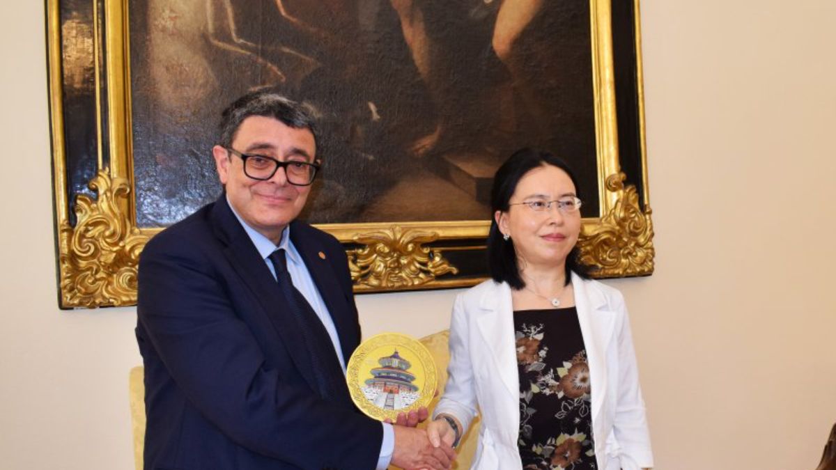 La Console Generale della Repubblica Popolare Cinese a Firenze in visita all'Università di Siena