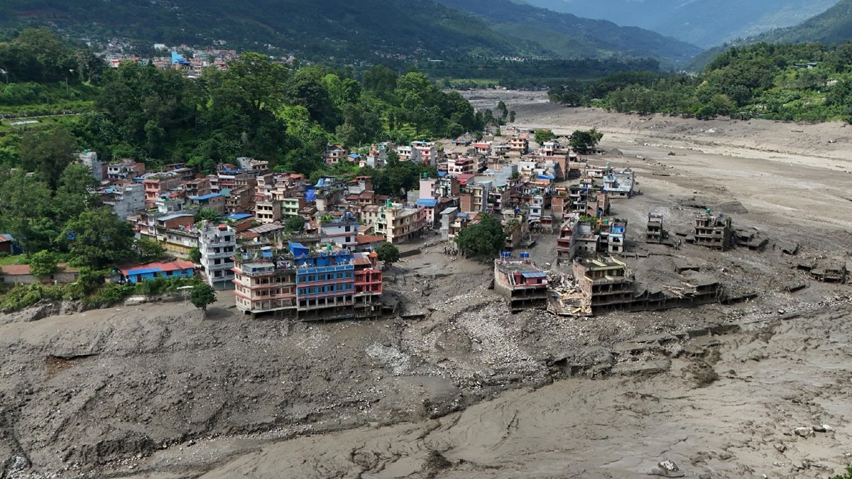 Nepal e Tibet travolti dall'alluvione: almeno 362 morti, oltre 1.400 dispersi. Tre italiani. 