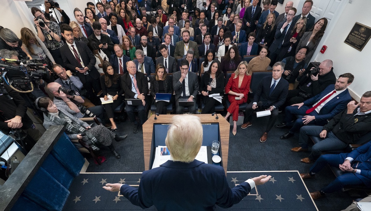 Sospeso il divieto di Trump: CNN, MSNBC e Politico tornano alla Casa Bianca Sospeso il divieto di Trump: CNN, MSNBC e Politico tornano alla Casa Bianca