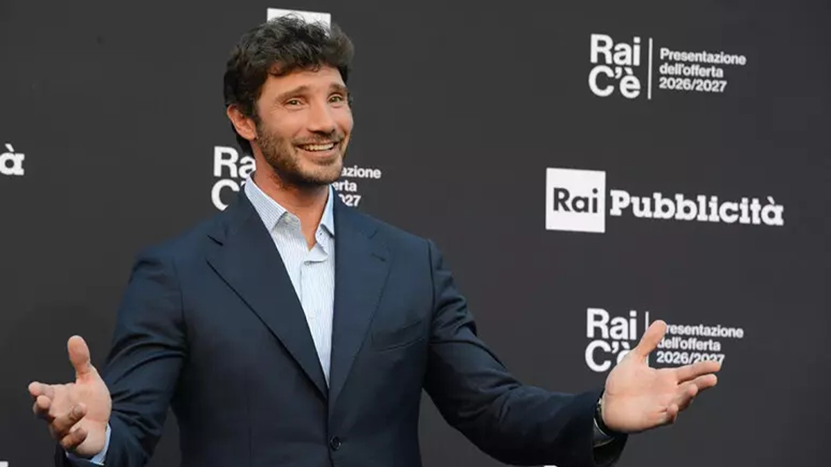 stefano-de-martino Festival di Sanremo 2027: tra modernizzazioni e piume di struzzo