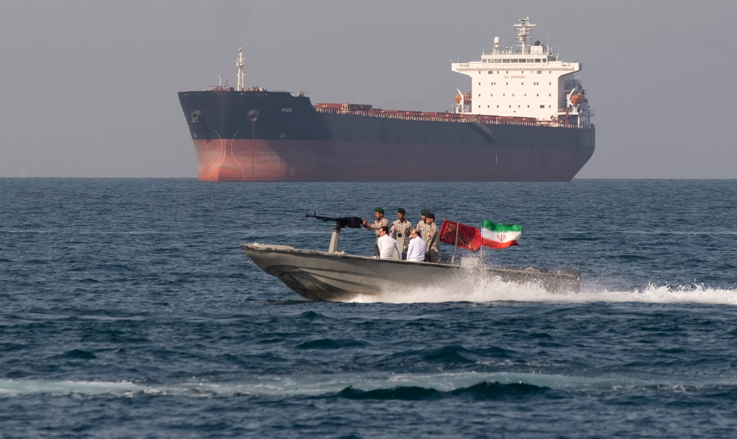 Hormuz, il prezzo del rischio: compensi stellari per attraversare lo Stretto Hormuz, il prezzo del rischio: compensi stellari per attraversare lo Stretto