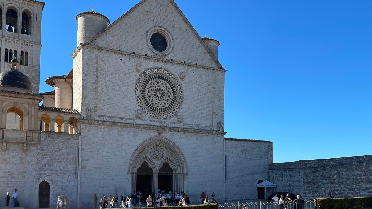 basilica superiore assisi Perdersi tra i colori di Giotto mentre sei sulle tracce di Francesco